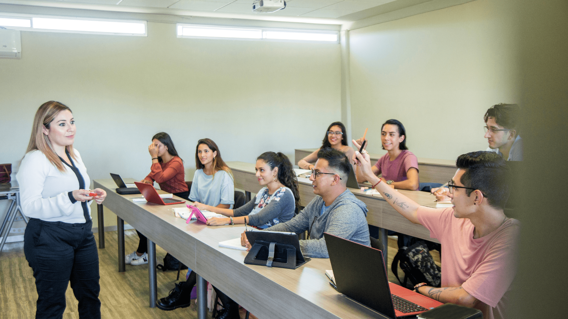 A group of preclinical students in a basic sciences class.