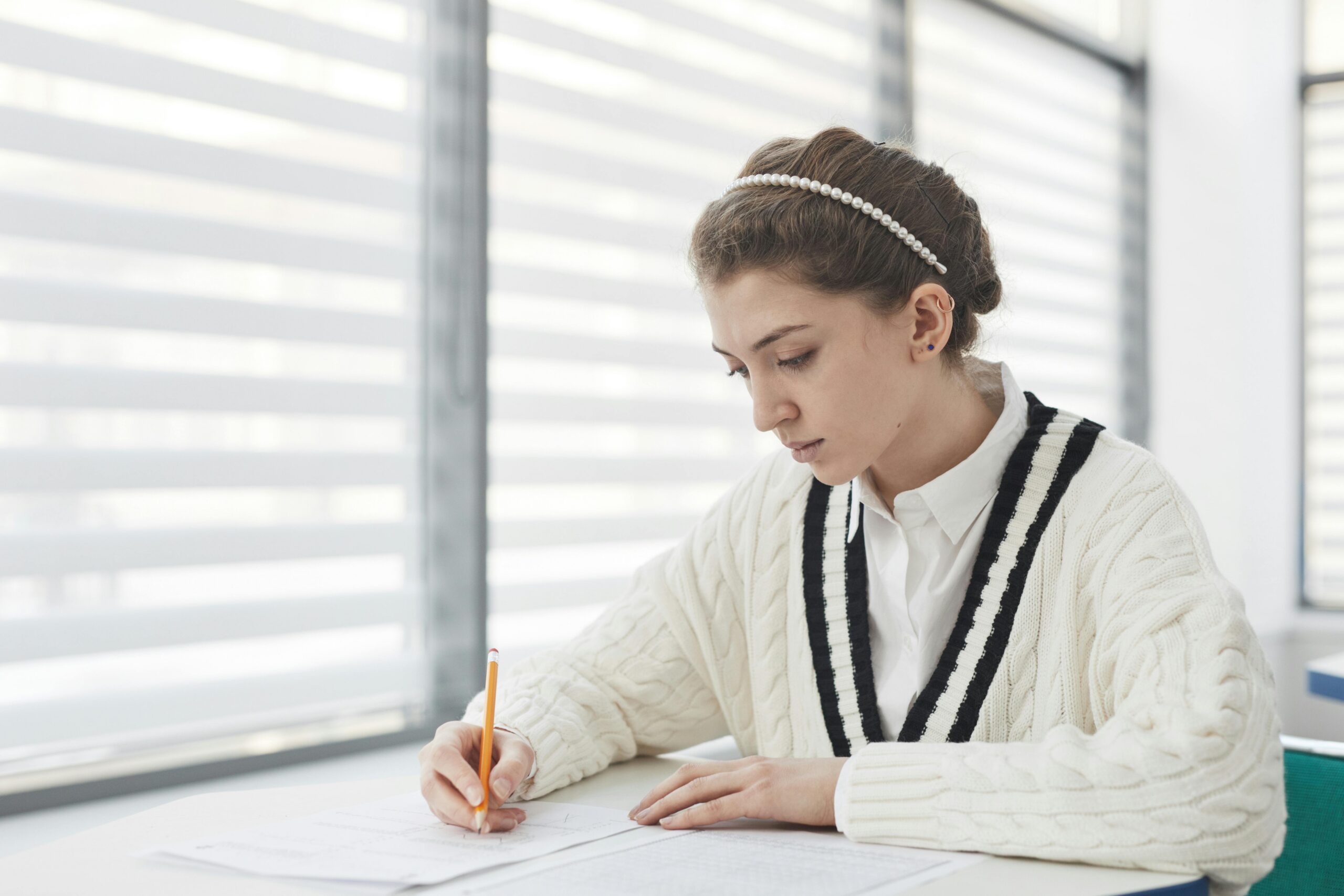 The Pros and Cons of a Medical School Application Essay Editor